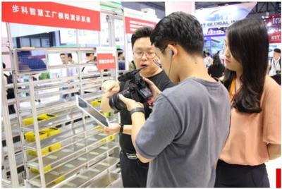步科x工博会 | 上海经信局领导参观步科模拟数字工厂